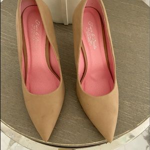 Women heels beige size 8.5